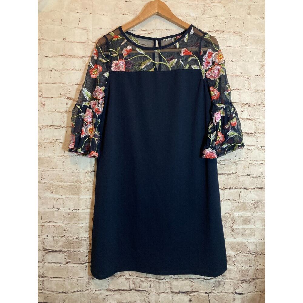 AGB Dress Womens 6 Navy Blue Floral Embroidered‎ Mesh Trim Bell Sleeve Shift